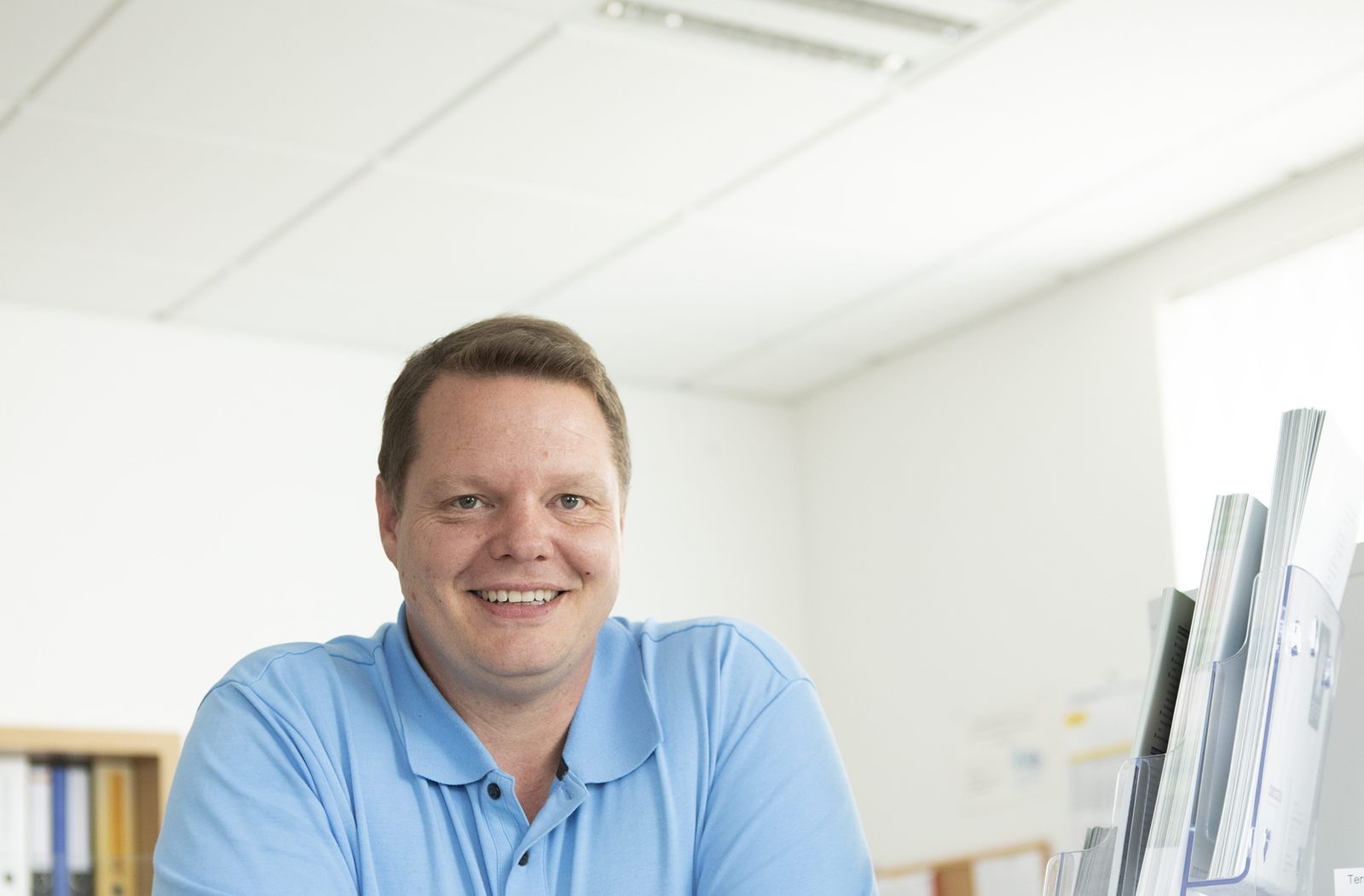 Mirco Martin im Büro von Martin Bürodienstleistungen in Schönborn